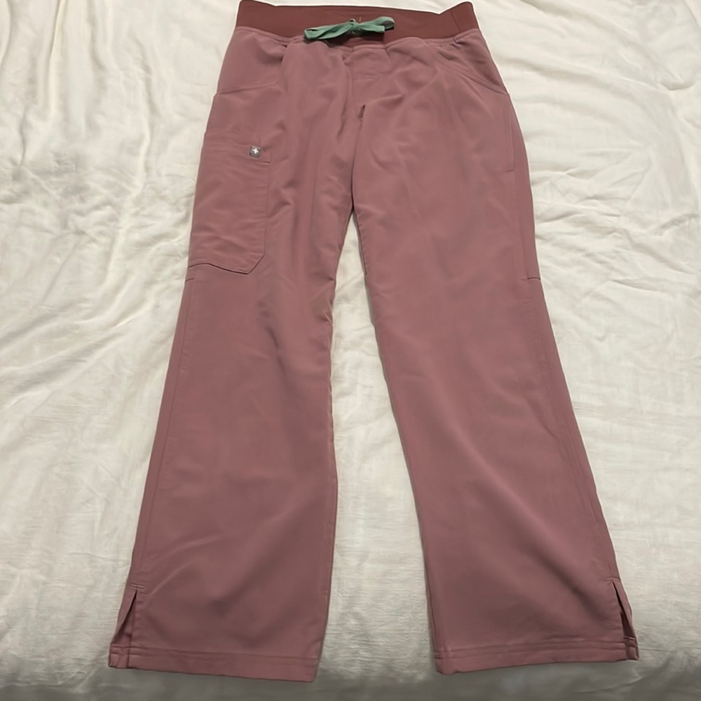 FIGS Kade cargo scrub pants in size XS petite, color Mineral Mauve